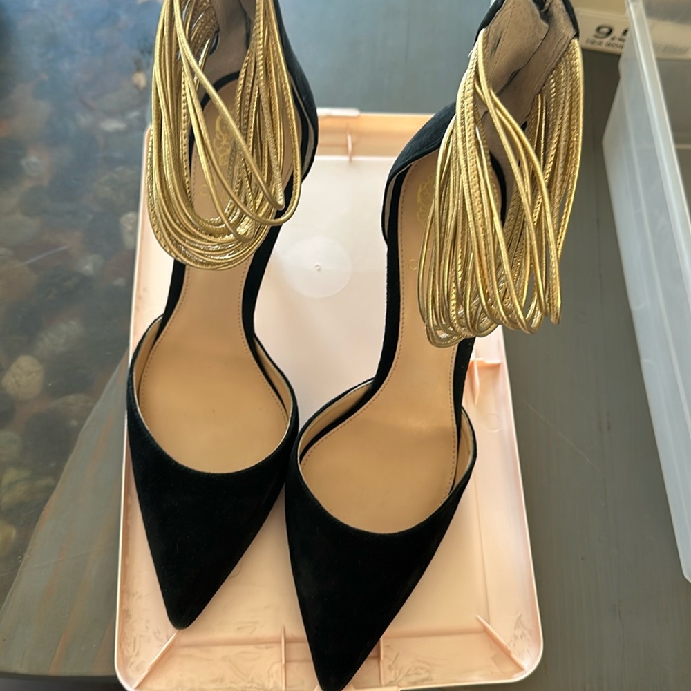 Really Pretty! Vince Camuto super UNIQUE